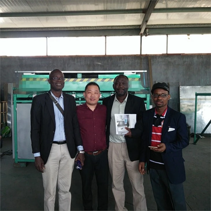 Automatic vacuum forming machine